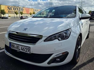 Weiß Gebraucht 2016 Peugeot 308 Allure Limousine | 10.997 € (Fairer Preis)