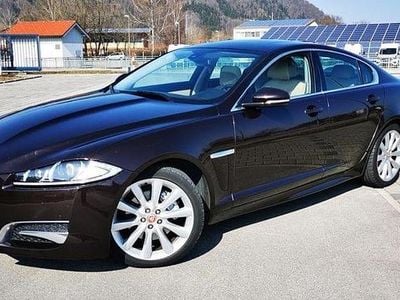 Rot Gebraucht 2015 Jaguar XF Limousine | 11.400 € (Fairer Preis)