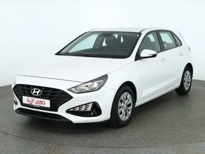 Gebraucht Hyundai i30 Pure 110 PS (80 kW) 2021 Weiß Limousine
