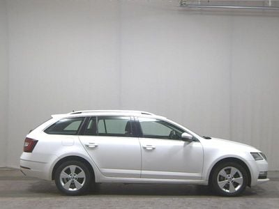 Weiss Gebraucht 2020 Skoda Octavia Style Kombi | 10.950 € (Guter Preis)