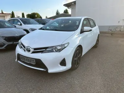 Gebraucht Toyota Auris Cool 99 PS (72 kW) 2015 Weiß Limousine