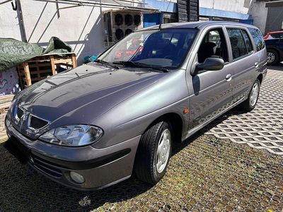 Gebraucht Renault Mégane Authentique 95 PS (69 kW) 2001 Grau Limousine