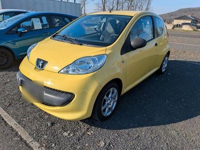 Second-hand Peugeot 107 Filou 68 CP (50 kW) 2007 Galben Hatchback