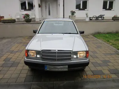 Gebraucht Mercedes 190 136 PS (100 kW) 1991 Silber Limousine