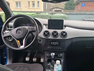 Usata Mercedes B200 156 CV (114 kW) 2012 Blu Monovolume