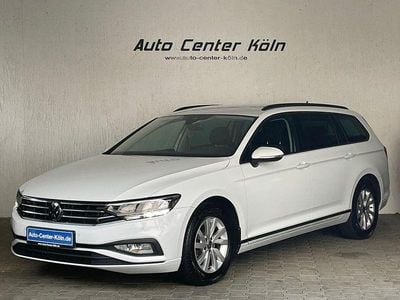 Gletscherweiß metallic Gebraucht 2023 VW Passat Basis Kombi | 23.400 € (Fairer Preis)