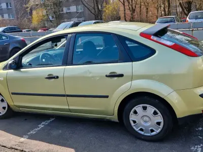 Brugt Ford Focus 101 HK (74 kW) 2006 Gul Sedan