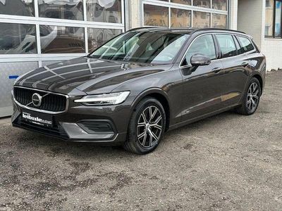 Gebraucht Volvo V60 Core 163 PS (119 kW) 2024 Platinum grey Kombi