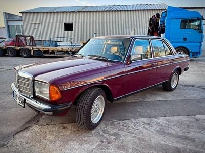 Usata Mercedes 200 109 CV (80 kW) 1983 Rosso Berlina