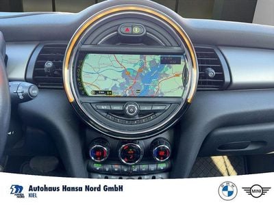 Gebraucht Mini Cooper D 116 PS (85 kW) 2015 Schwarz / midnight black (metallic) Kleinwagen