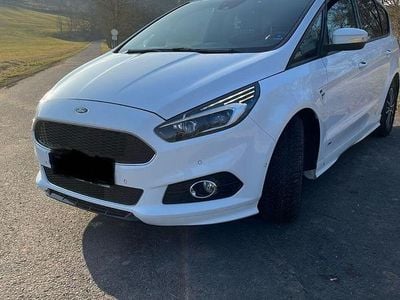 Weiß Gebraucht 2018 Ford S-MAX ST-Line Van / Kleinbus | 15.500 € (Guter Preis)