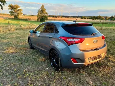 Gebraucht Hyundai i30 Edition 99 PS (72 kW) 2015 Grau Limousine