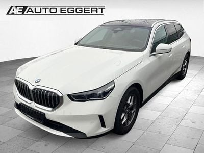 Weiss Gebraucht 2024 BMW 520 Comfort Edition Kombi | 49.849 € (Guter Preis)