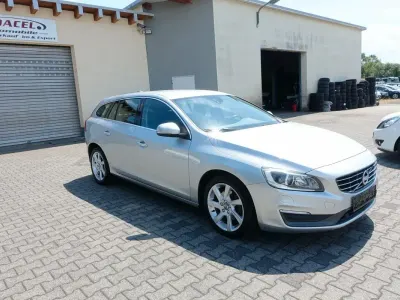 Gebraucht Volvo V60 Momentum 136 PS (100 kW) 2014 Silber Kombi