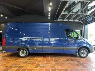 Gebraucht Mercedes Sprinter 170 PS (125 kW) 2024 Blau Van