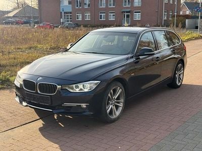 Gebraucht BMW 330 Luxury Line 258 PS (189 kW) 2014 Blau Kombi