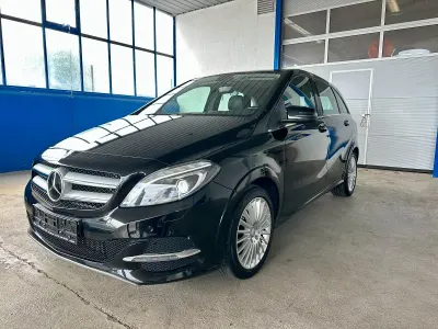 Gebraucht Mercedes B200 156 PS (114 kW) 2015 Schwarz Van / Kleinbus
