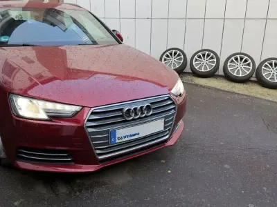 Gebraucht Audi A4 Sport 150 PS (110 kW) 2017 Rot Limousine