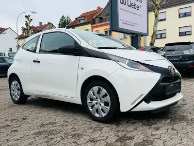 Używany Toyota Aygo 69 KM (50 kW) 2017 Biały Hatchback
