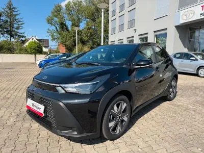 Neu Toyota Aygo X Active 116 PS (85 kW) 2026 Schwarz metallic SUV