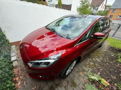 Gebraucht Ford S-MAX Titanium 179 PS (131 kW) 2016 Rot Van / Kleinbus
