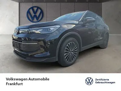 Gebraucht VW Tiguan Life 150 PS (110 kW) 2024 Deep black perleffekt (metallic) SUV
