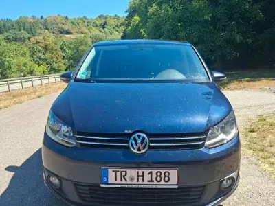 Gebraucht VW Touran Trendline 105 PS (77 kW) 2015 Blau Van / Kleinbus