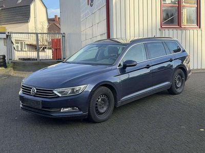 Night blue metallic Gebraucht 2016 VW Passat Comfortline Kombi | 8.495 € (Guter Preis)