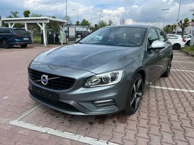 Gebraucht Volvo V60 R-Design 190 PS (139 kW) 2019 Grau Kombi
