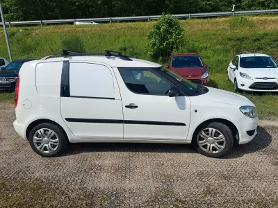Gebraucht Skoda Roomster 86 PS (63 kW) 2013 Weiß Van / Kleinbus