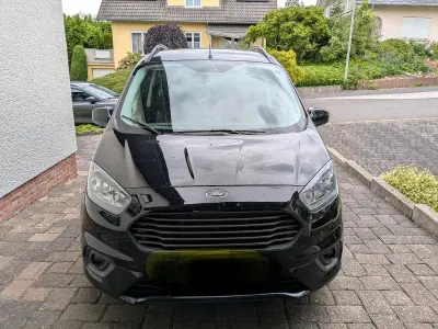 Gebraucht Ford Tourneo Courier Trend 100 PS (73 kW) 2018 Schwarz Van / Kleinbus