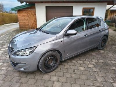 Gebraucht Peugeot 308 Style 120 PS (88 kW) 2015 Grau Limousine