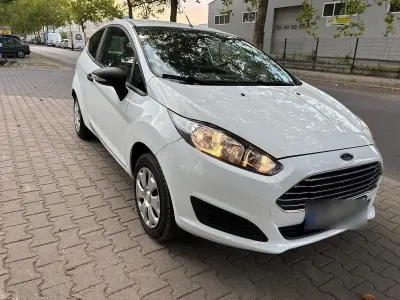 Gebraucht Ford Fiesta 60 PS (44 kW) 2015 Weiß Kleinwagen