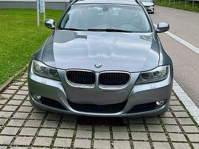 Gebraucht BMW 318 Lifestyle 143 PS (105 kW) 2011 Grau Kombi
