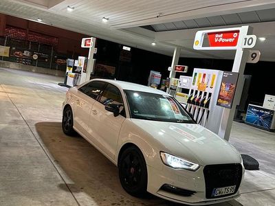Weiß Gebraucht 2015 Audi A3 Limousine | 15.000 €