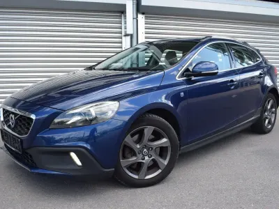 Gebraucht Volvo V40 CC Ocean Race 190 PS (139 kW) 2015 Blau Kombi
