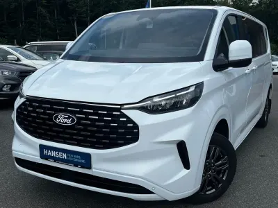 Gebraucht Ford Tourneo Titanium 136 PS (100 kW) 2025 Frostweiß Van / Kleinbus