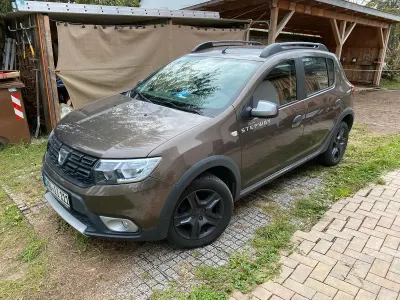 Używany Dacia Sandero Stepway 90 KM (66 kW) 2017 Brązowy Hatchback