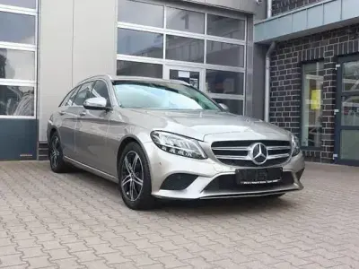 Gebraucht Mercedes C220 194 PS (142 kW) 2020 Mojavesilber Kombi