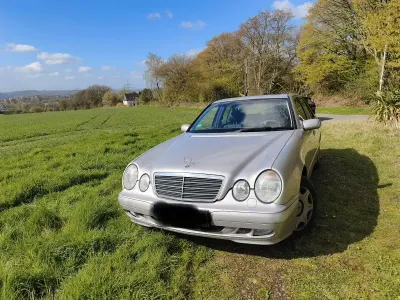 Gebraucht Mercedes E240 Classic 170 PS (125 kW) 2001 Blau Limousine