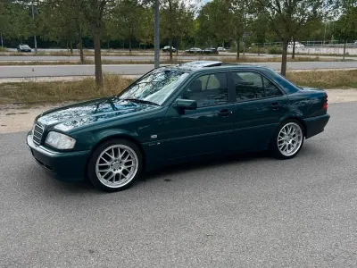 Gebraucht Mercedes C180 Edition 122 PS (89 kW) 1998 Grün Limousine