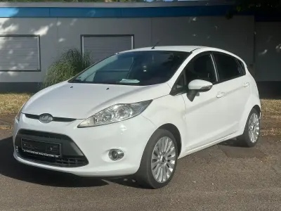 Gebraucht Ford Fiesta Titanium 82 PS (60 kW) 2009 Weiß Limousine