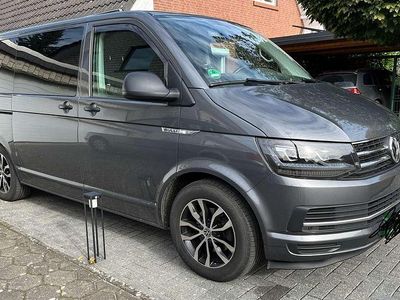 Gebraucht VW Multivan 150 PS (110 kW) 2017 Grau Van / Kleinbus