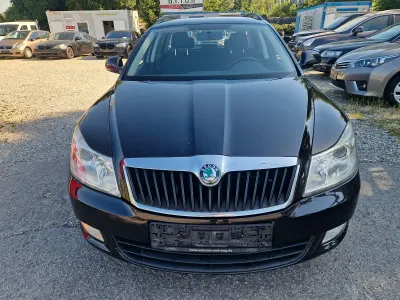Gebraucht Skoda Octavia Ambition 105 PS (77 kW) 2012 Schwarz Kombi