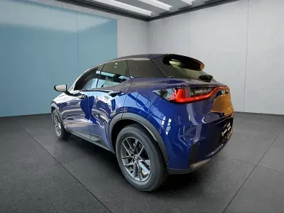 Neu Lexus LBX 136 PS (100 kW) 2026 Blau SUV