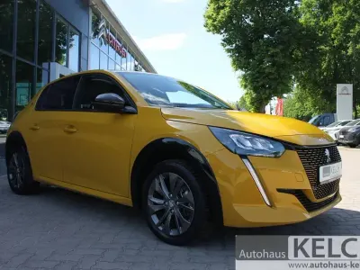 Gebraucht Peugeot e-208 Allure 100 kW (136 PS) 2022 Gelb Kleinwagen