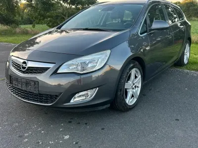 Gebraucht Opel Astra 110 PS (80 kW) 2011 Kombi