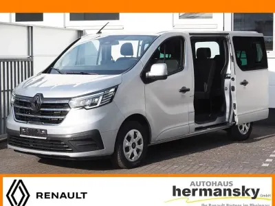 Gebraucht Renault Trafic 150 PS (110 kW) 2025 Silber Van / Kleinbus