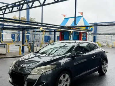 Gebraucht Renault Mégane Coupé Dynamique 131 PS (96 kW) 2010 Schwarz Coupé