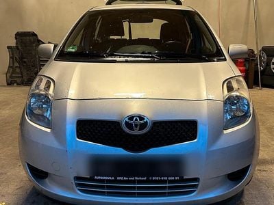 Gebraucht Toyota Yaris 65 PS (47 kW) 2006 Silber Kleinwagen